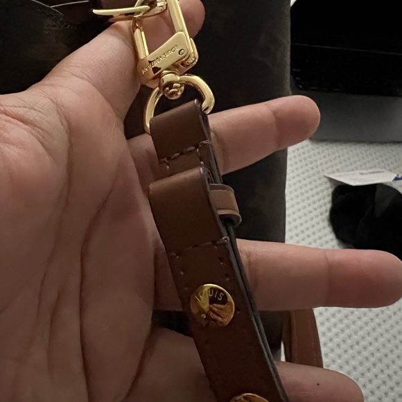 LOUIS VUITTON Neonoe MM Monogram Canvas Shoulder Bag - Picture 6 of 10